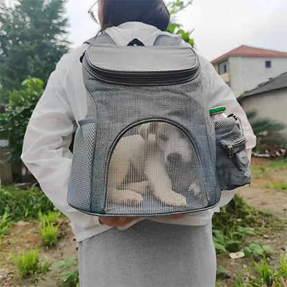 Chien content dans sac à dos pour chien Green Trail gris 