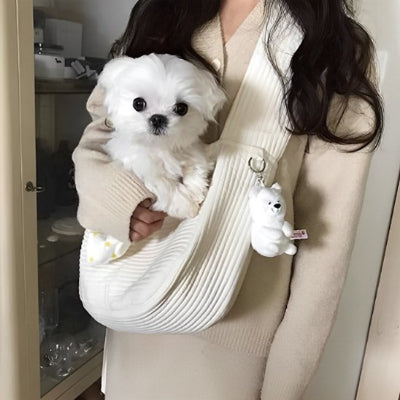 femme faisant du shopping avec son petit chien dans chien sac de transport City Hamac blanc