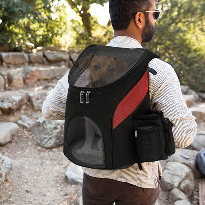 Homme en randonnée avec son chien dans sac à dos pour chien Green Trail Rouge et noir 