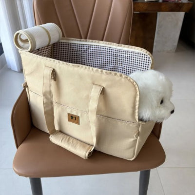  Petit chien dans sac transport chien Transport Canin beige sur chaise