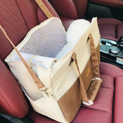 Sac transport chien Transport Canin marron attaché sur siège de voiture